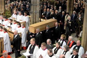 Richard's remains entering the Cathedral Sunday night